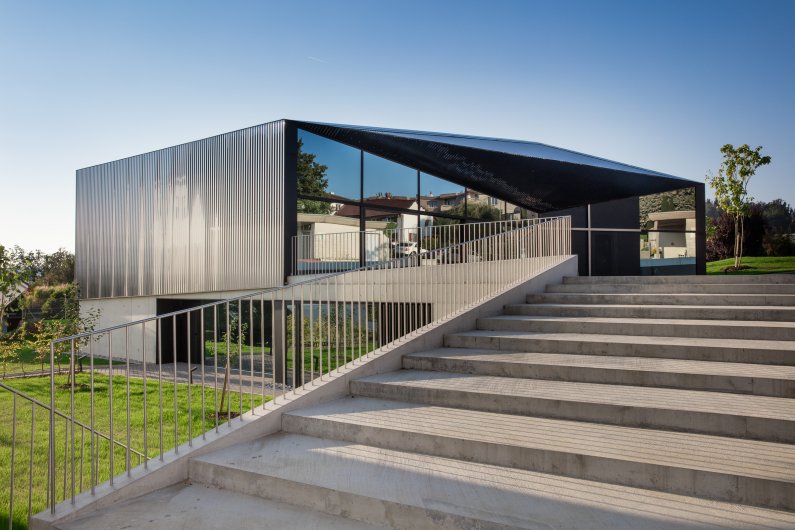 stemutz_photo_virdis-architecture_paroisse-vsg_2400px-imi_7752